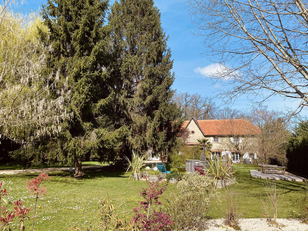 Maison à PONTIACQ-VIELLEPINTE