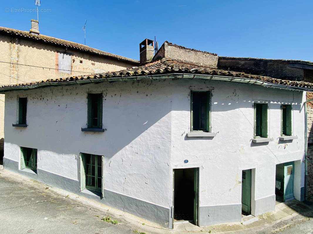 Maison à NEGREPELISSE