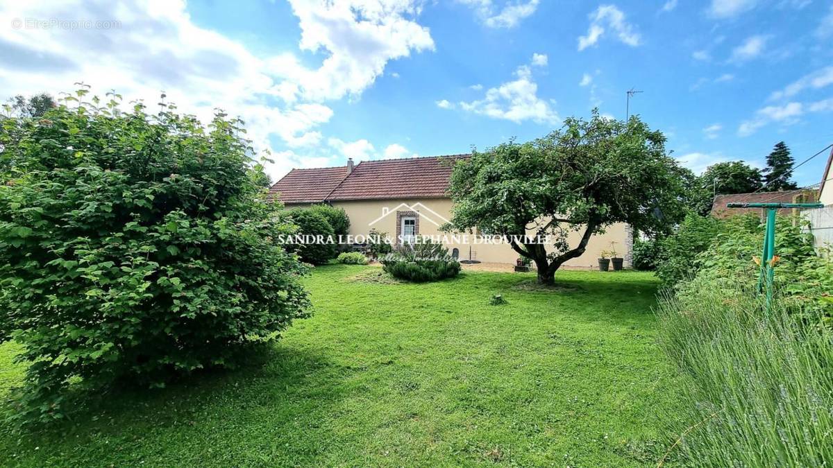 Maison à JOUY