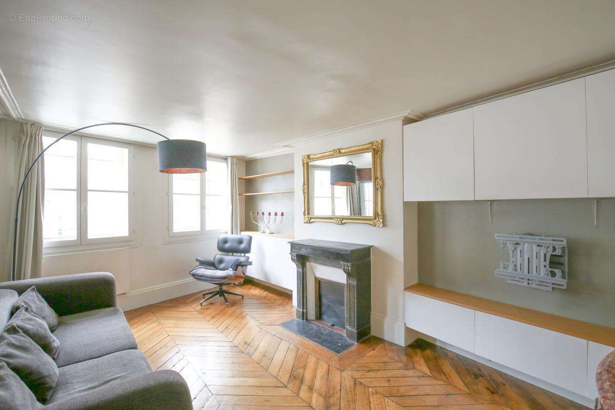 Appartement à PARIS-1E