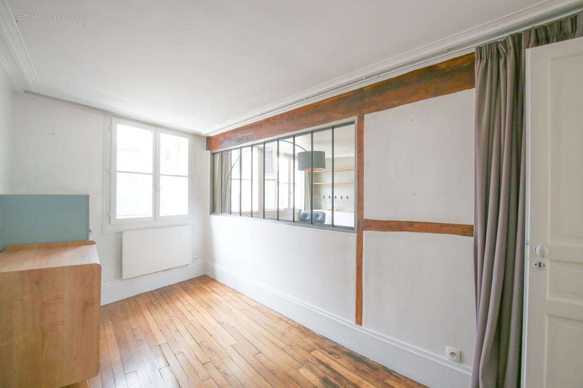 Appartement à PARIS-1E