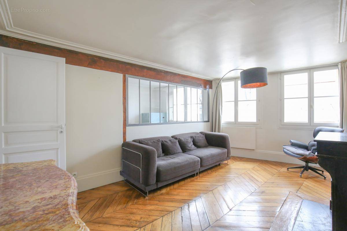 Appartement à PARIS-1E