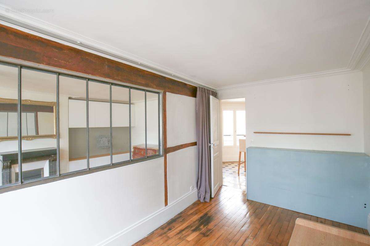 Appartement à PARIS-1E