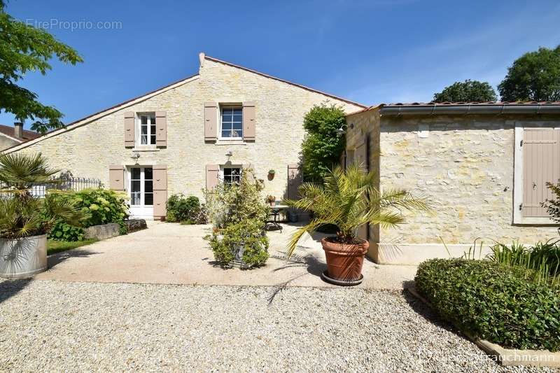 Maison à AIGREFEUILLE-D&#039;AUNIS