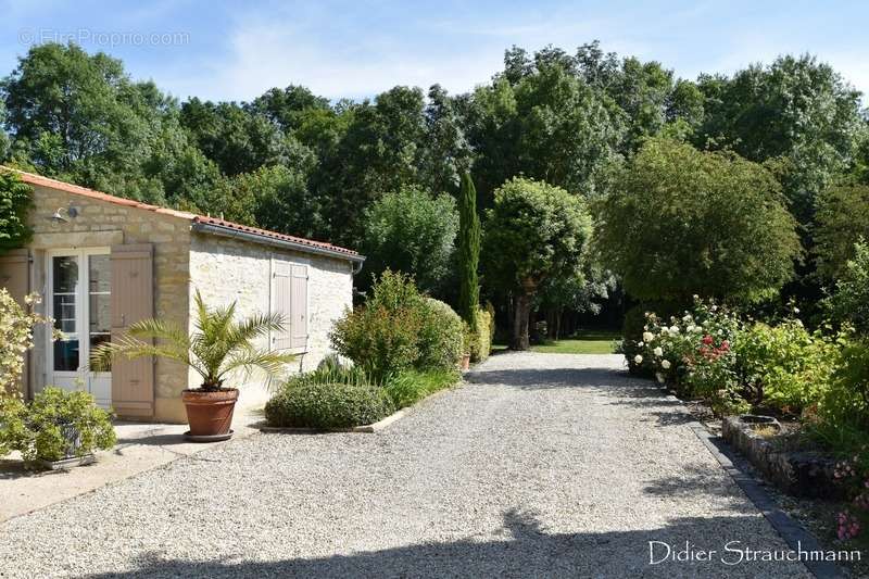 Maison à AIGREFEUILLE-D&#039;AUNIS