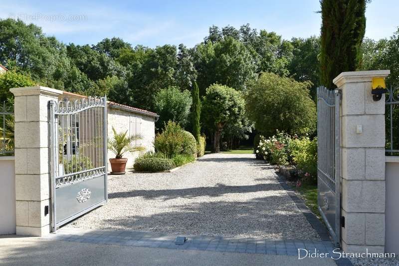 Maison à AIGREFEUILLE-D&#039;AUNIS