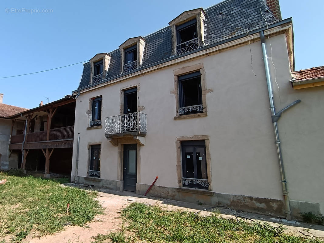 Maison à VARENNES-LES-MACON