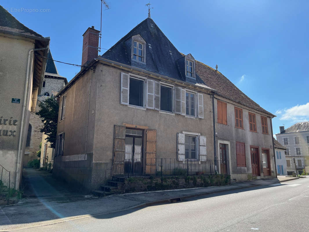 Maison à COUSSAC-BONNEVAL