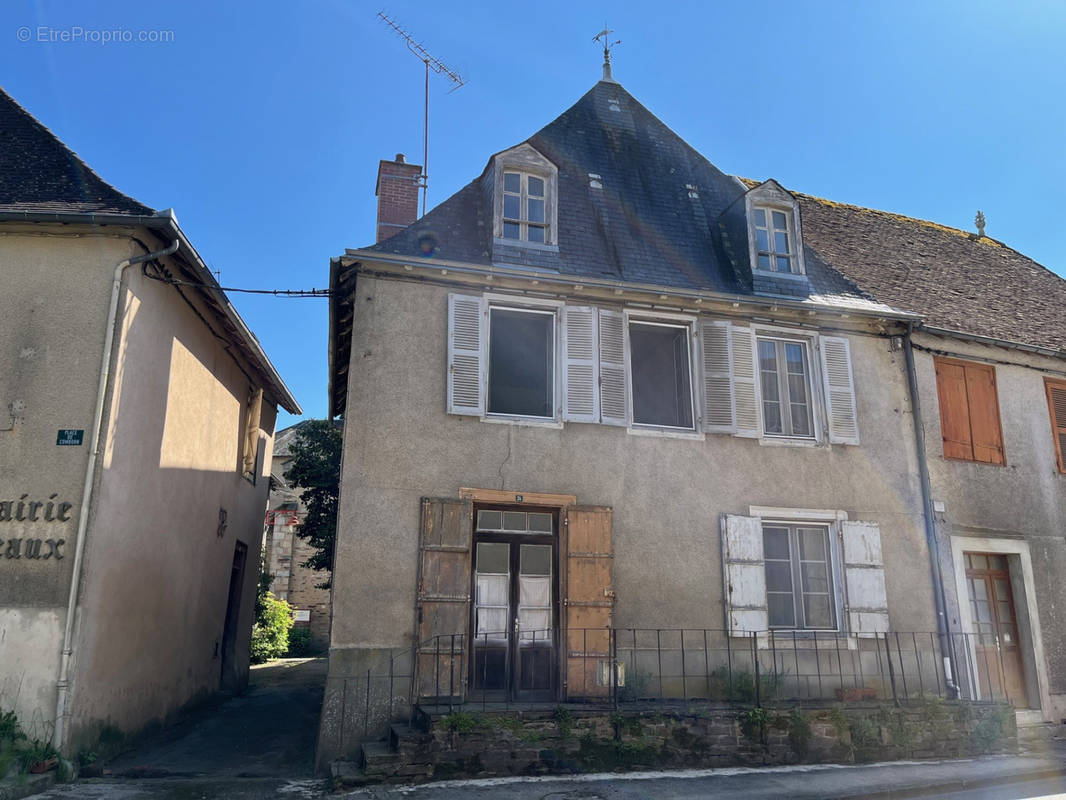 Maison à COUSSAC-BONNEVAL