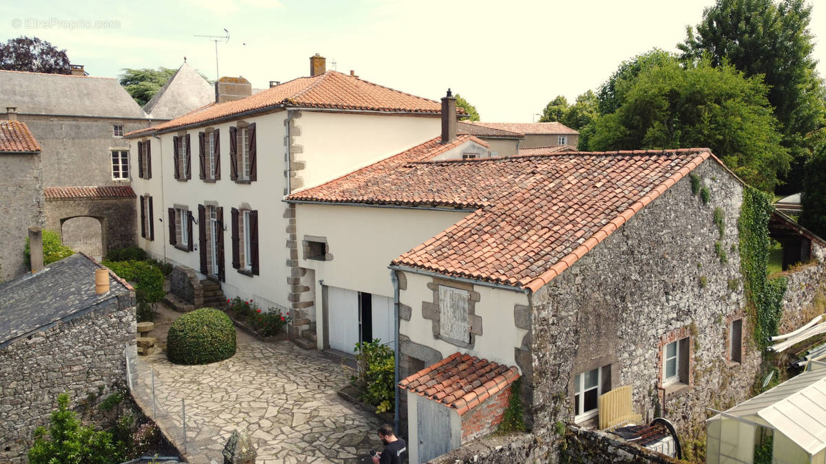 Maison à MORTAGNE-SUR-SEVRE