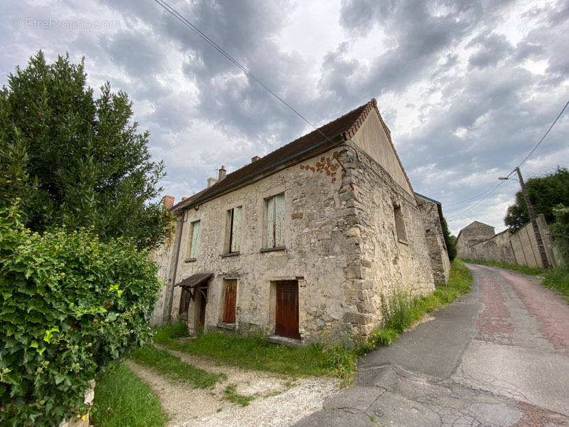 Maison à OULCHY-LE-CHATEAU