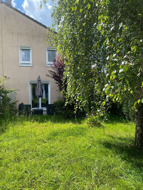 Maison à SAVIGNY-LE-TEMPLE