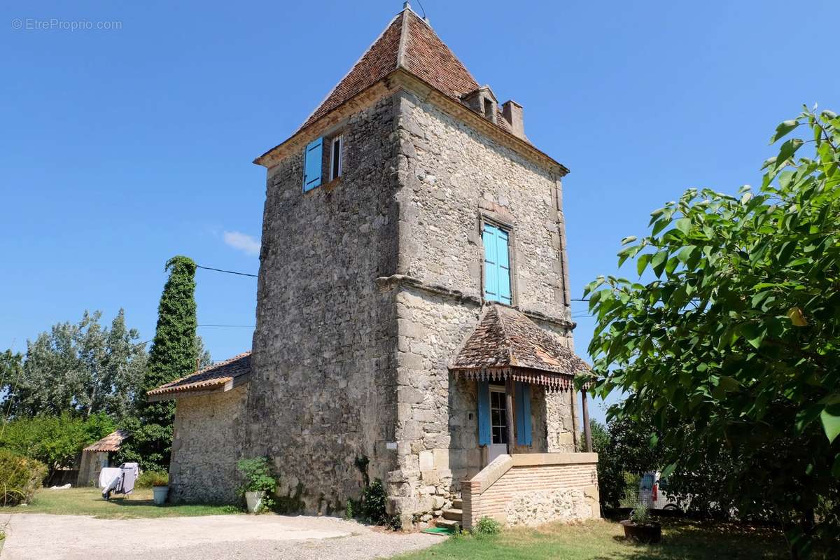 Maison à TOMBEBOEUF