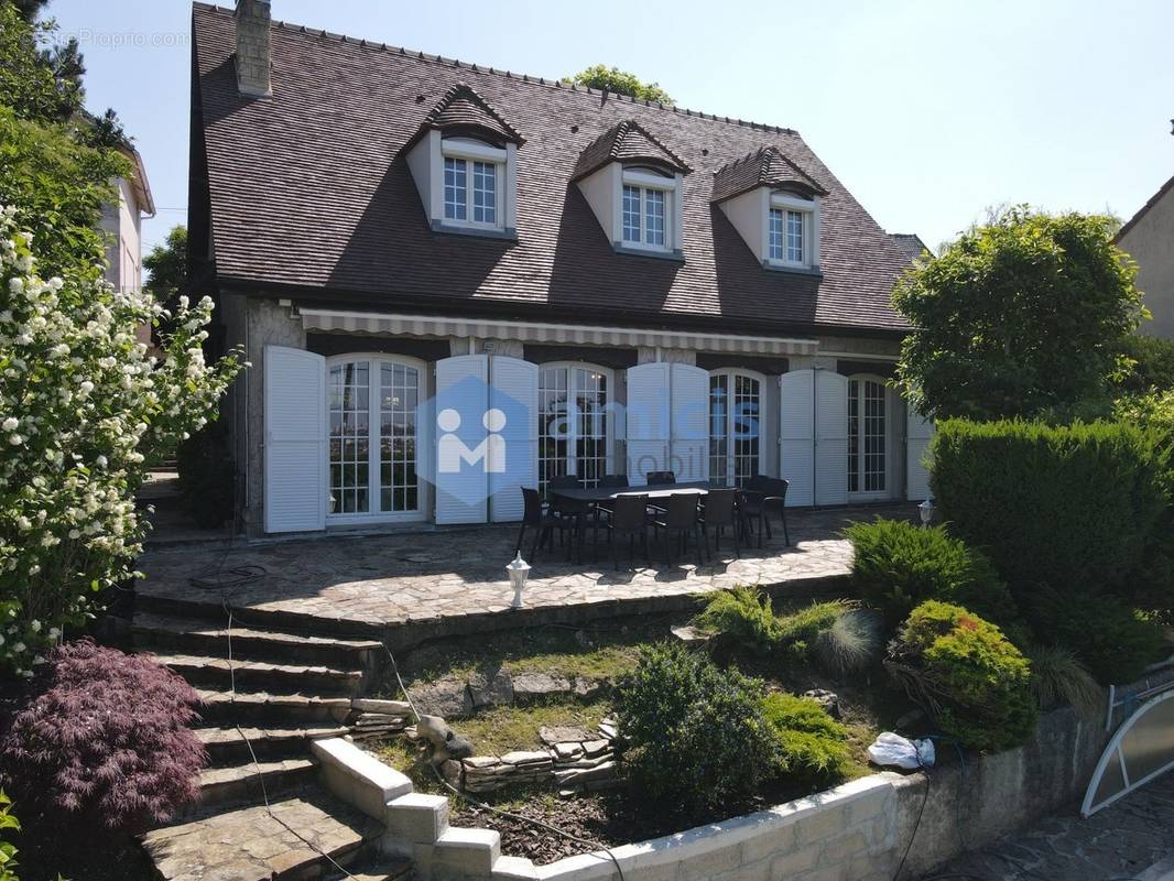 Maison à CHENNEVIERES-SUR-MARNE