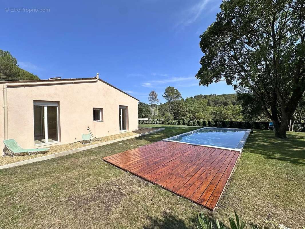 Maison à CHATEAUNEUF-GRASSE