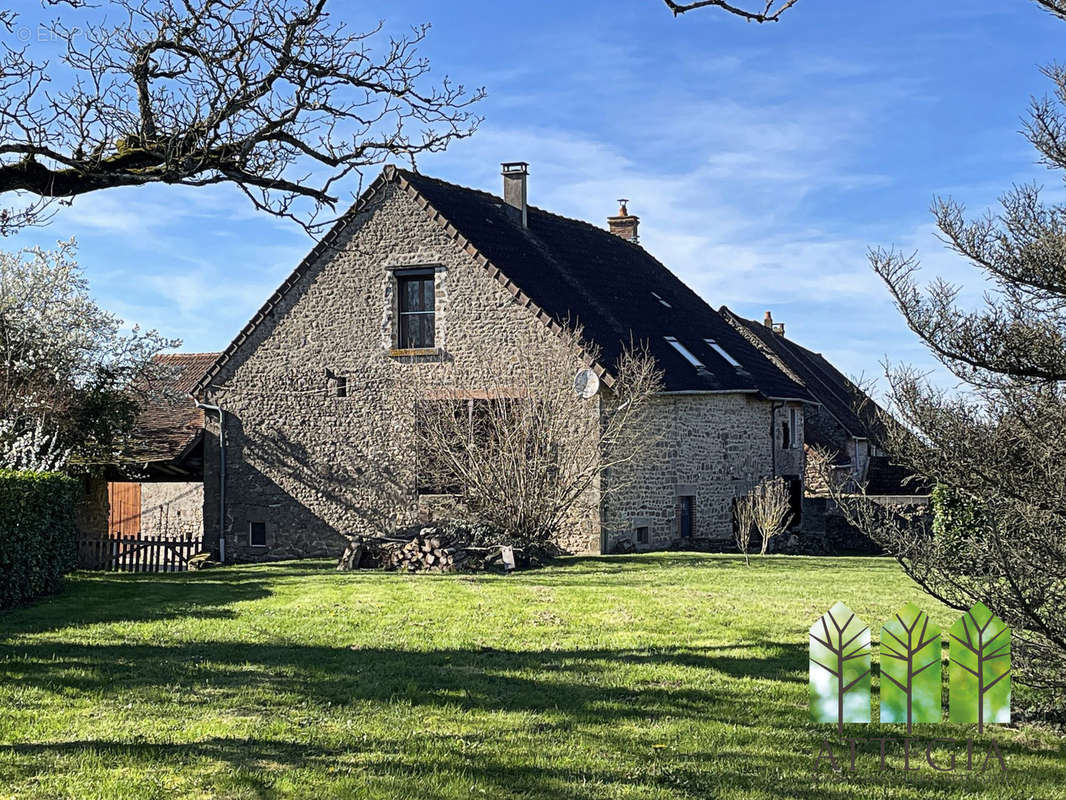 Maison à LE BOURG-D&#039;HEM