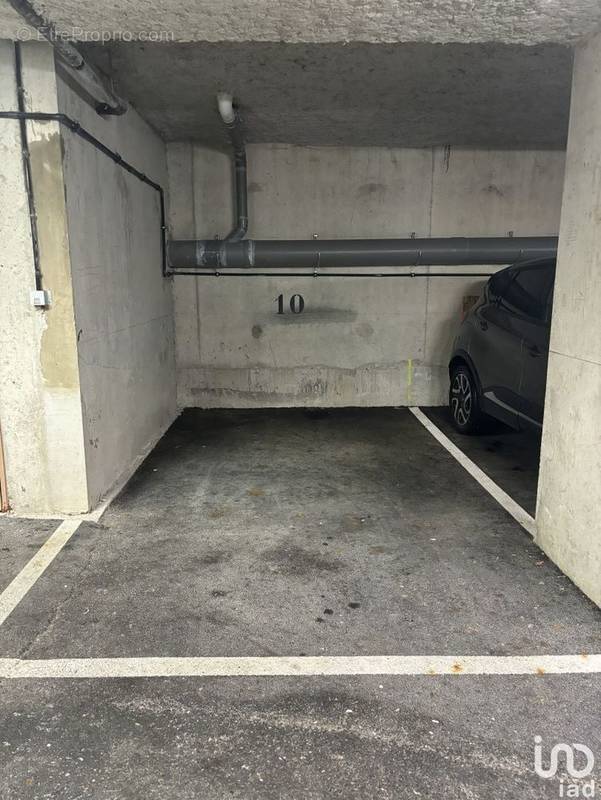 Photo 1 - Parking à NEMOURS