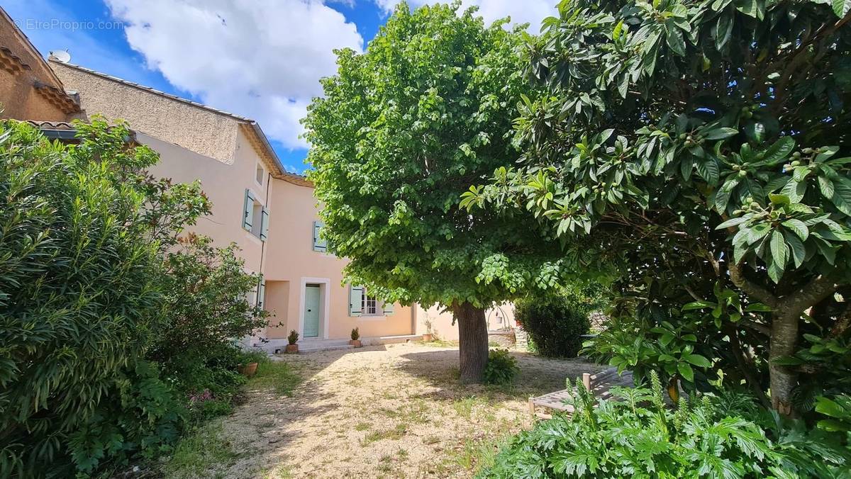 Maison à SAINT-SATURNIN-LES-APT