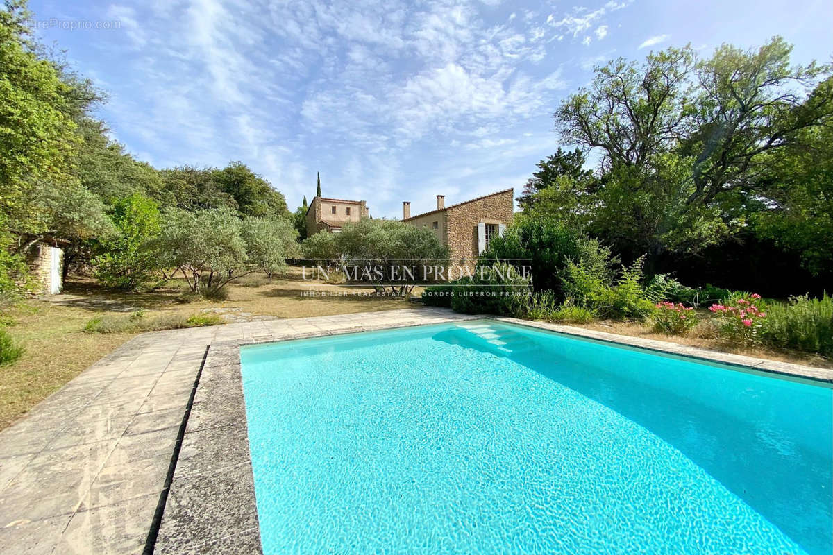 Maison à GORDES