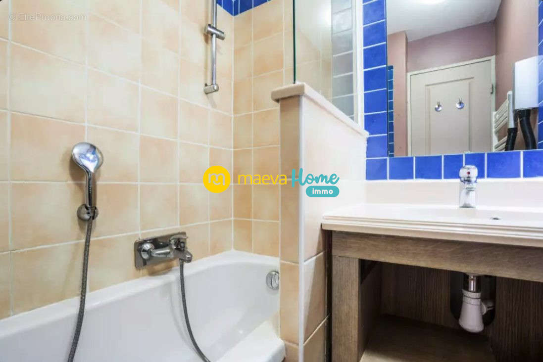 Appartement à ROQUEBRUNE-SUR-ARGENS