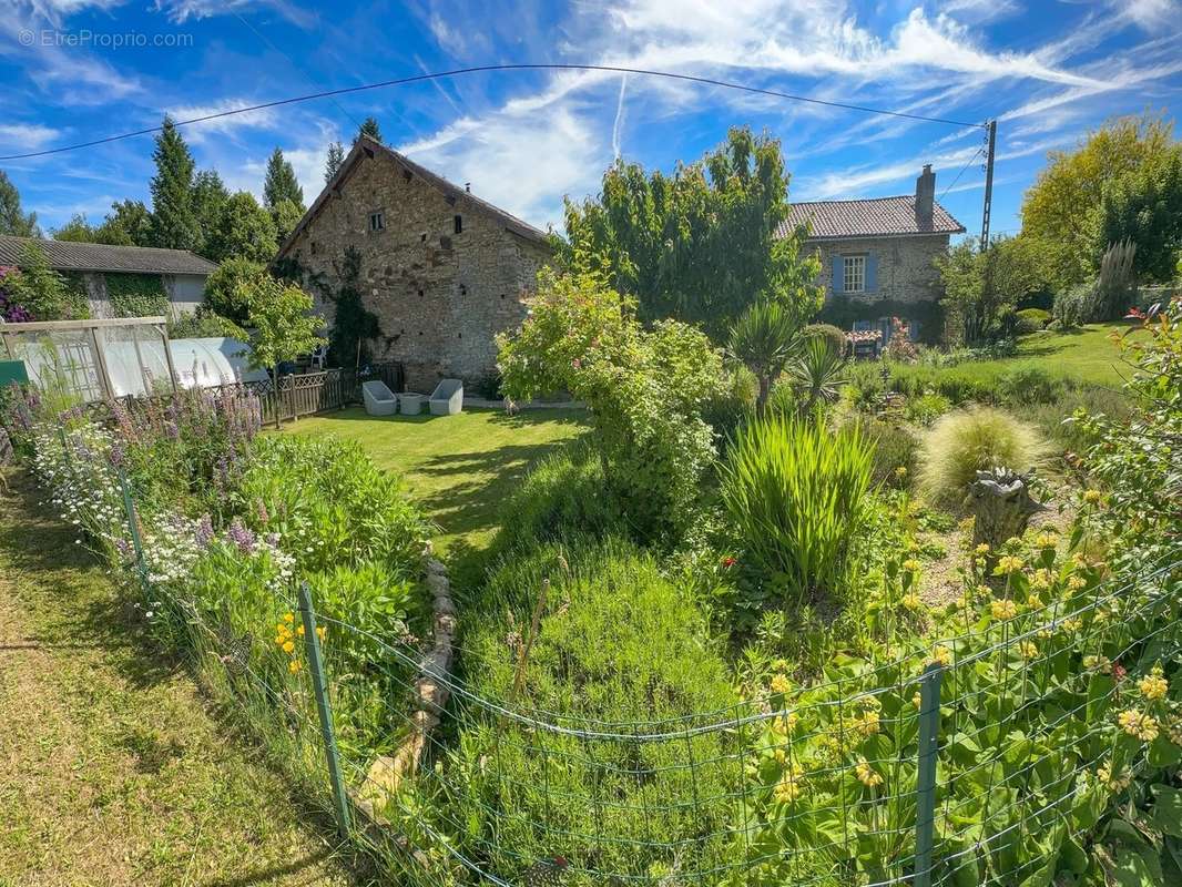 Maison à ORADOUR-SUR-VAYRES