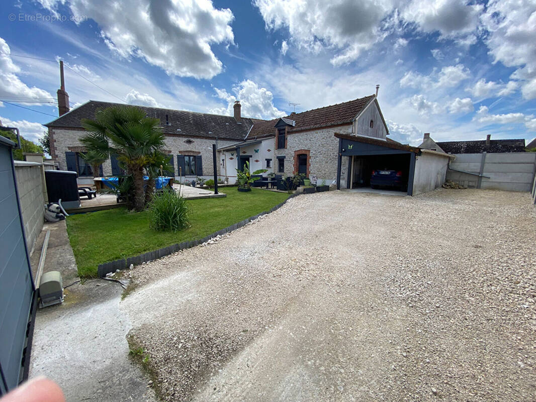 Maison à CORBEILLES