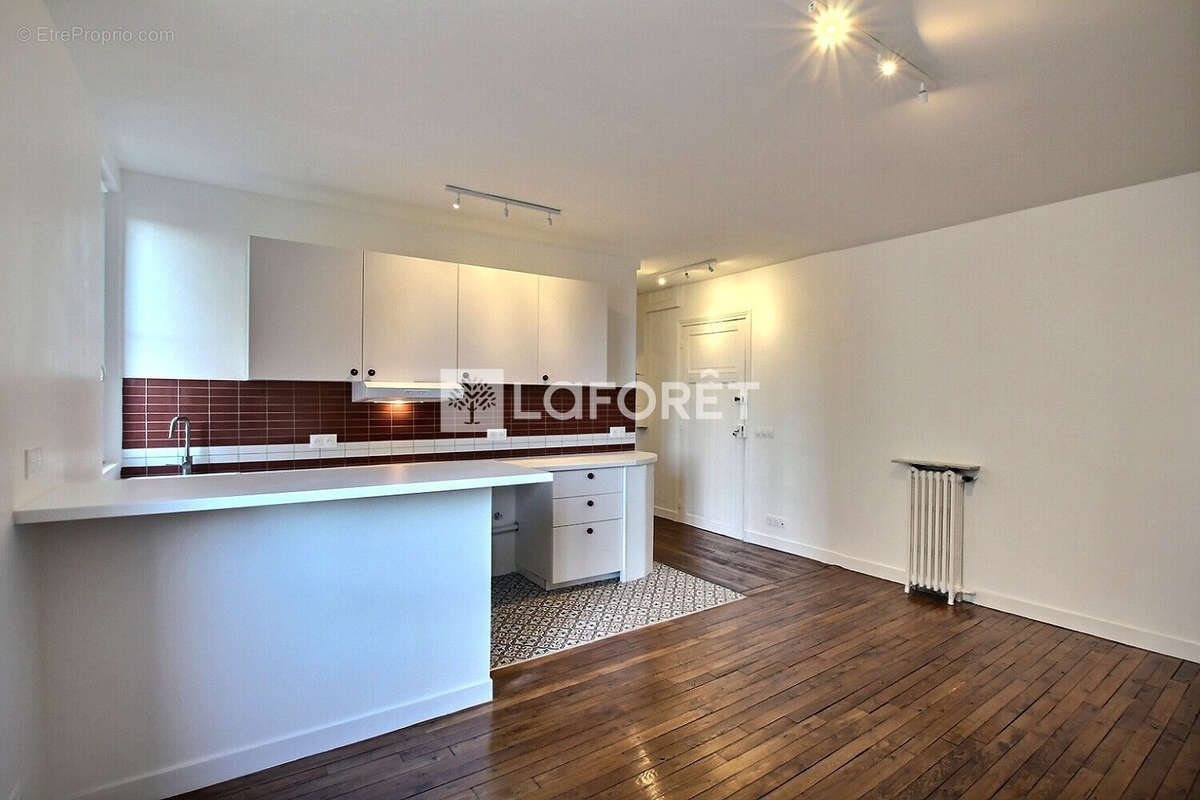 Appartement à COURBEVOIE