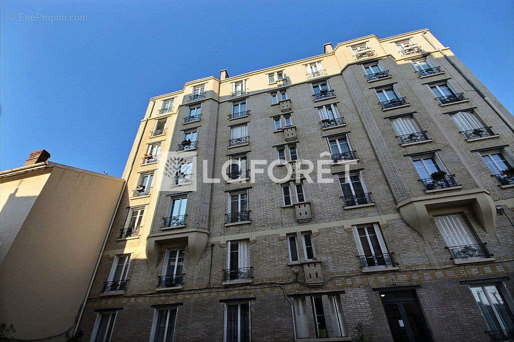 Appartement à COURBEVOIE