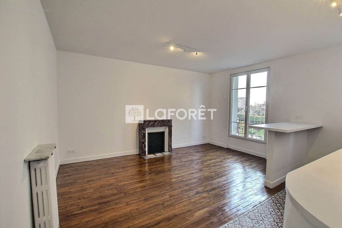 Appartement à COURBEVOIE