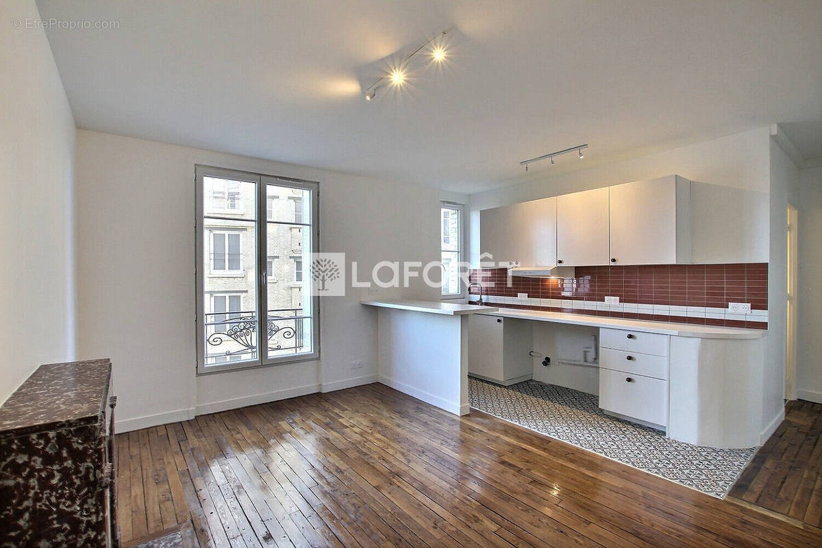 Appartement à COURBEVOIE