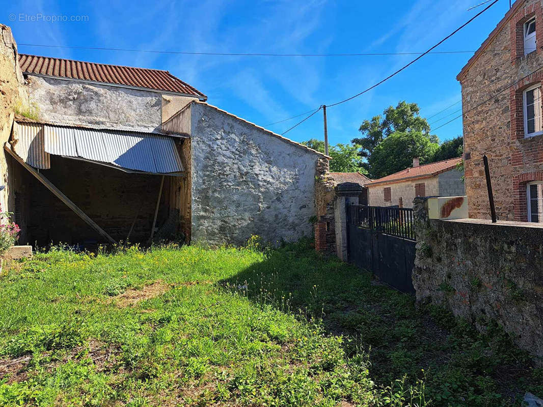 Maison à BOURNONCLE-SAINT-PIERRE