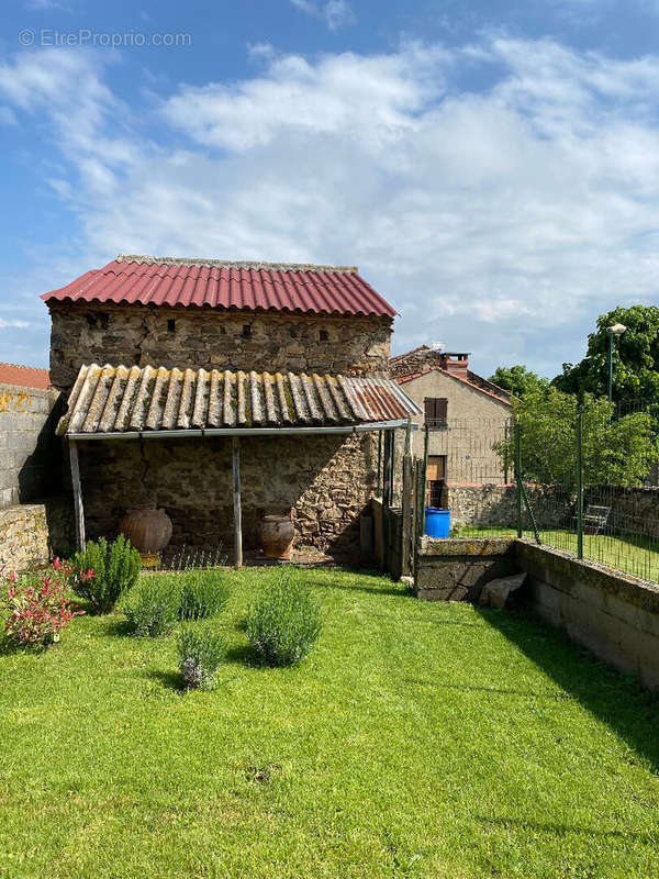 Maison à SAINT-BEAUZIRE