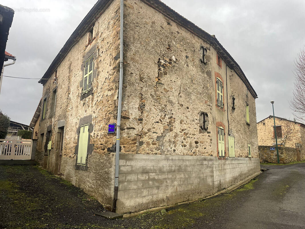 Maison à SAINT-BEAUZIRE