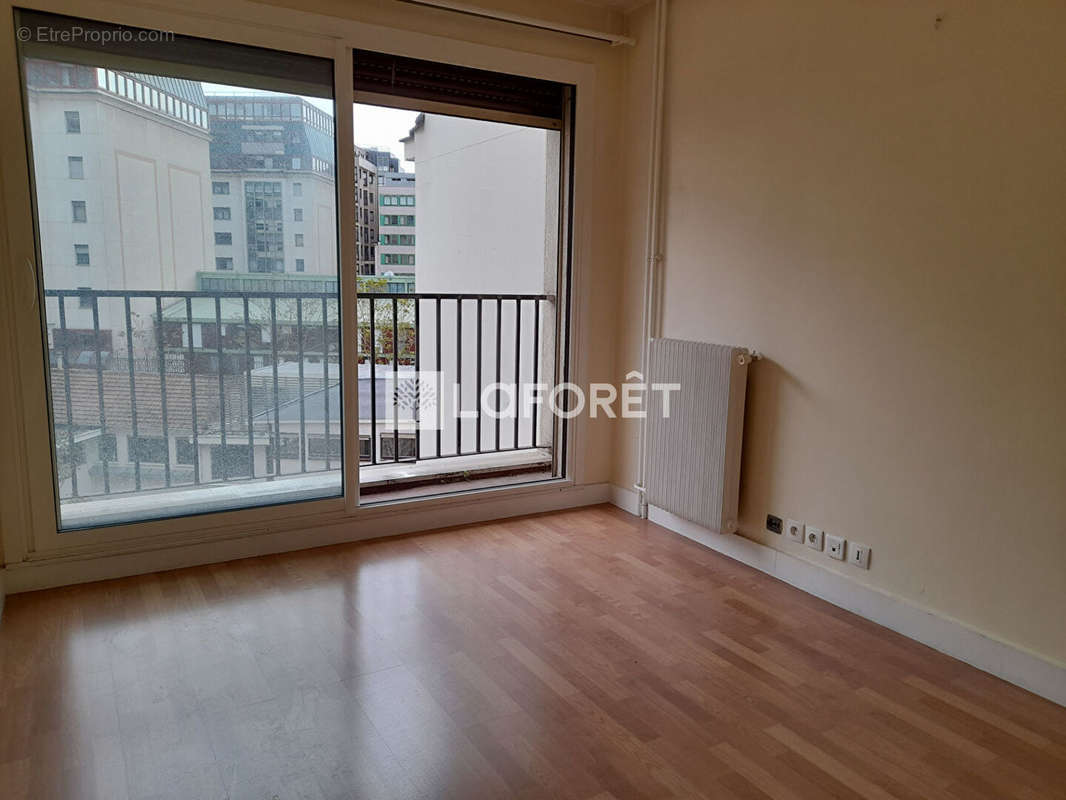 Appartement à PARIS-14E