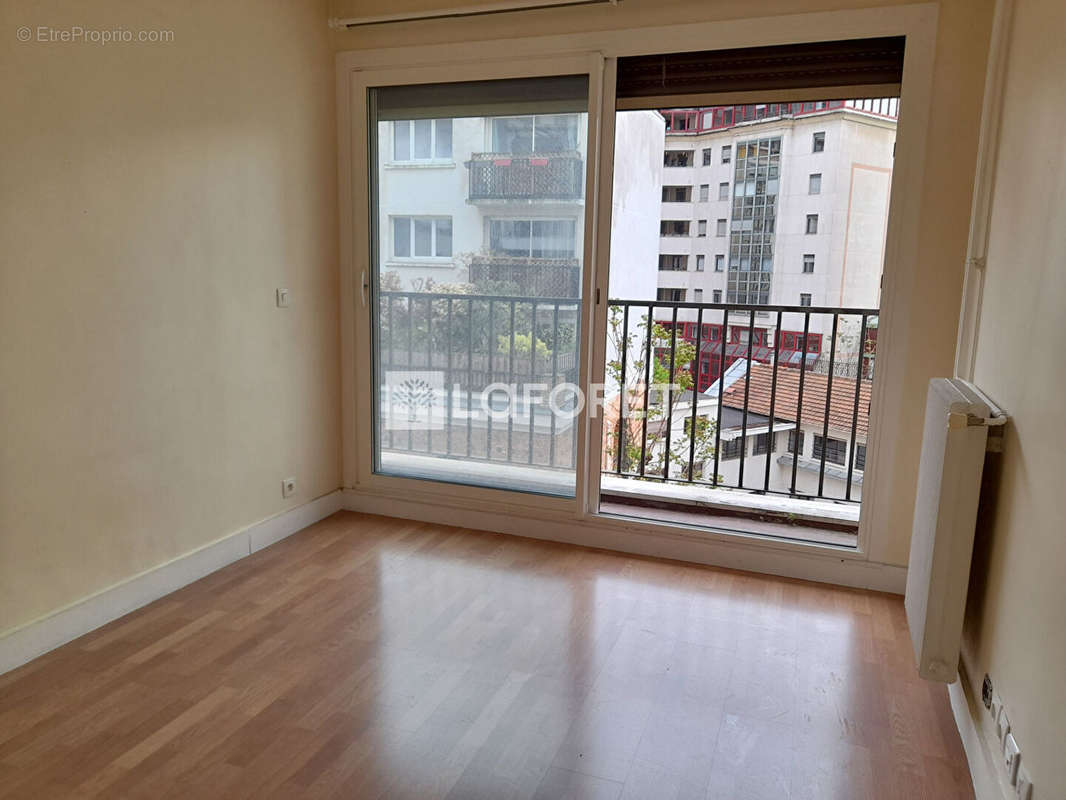 Appartement à PARIS-14E