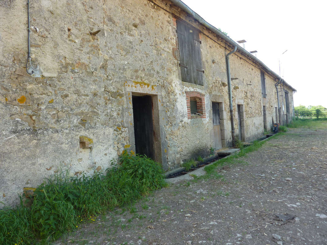 Maison à COULONGES