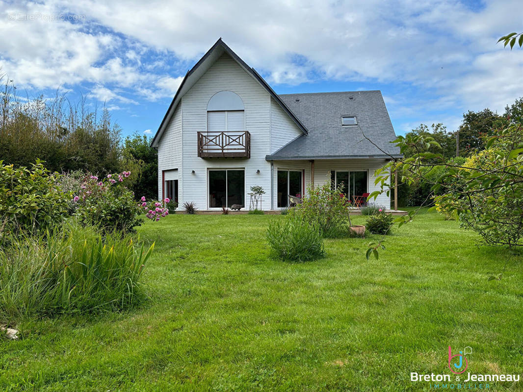 Maison à MENIL