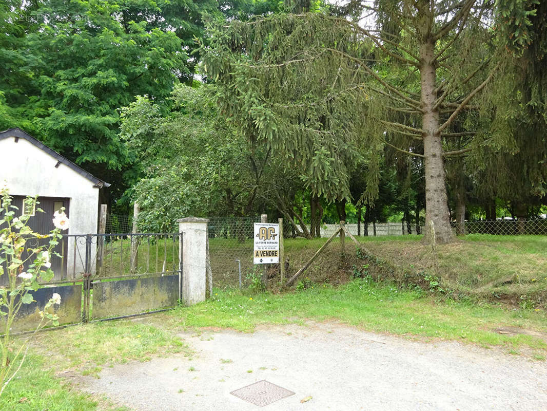 Terrain à SCEAUX-SUR-HUISNE