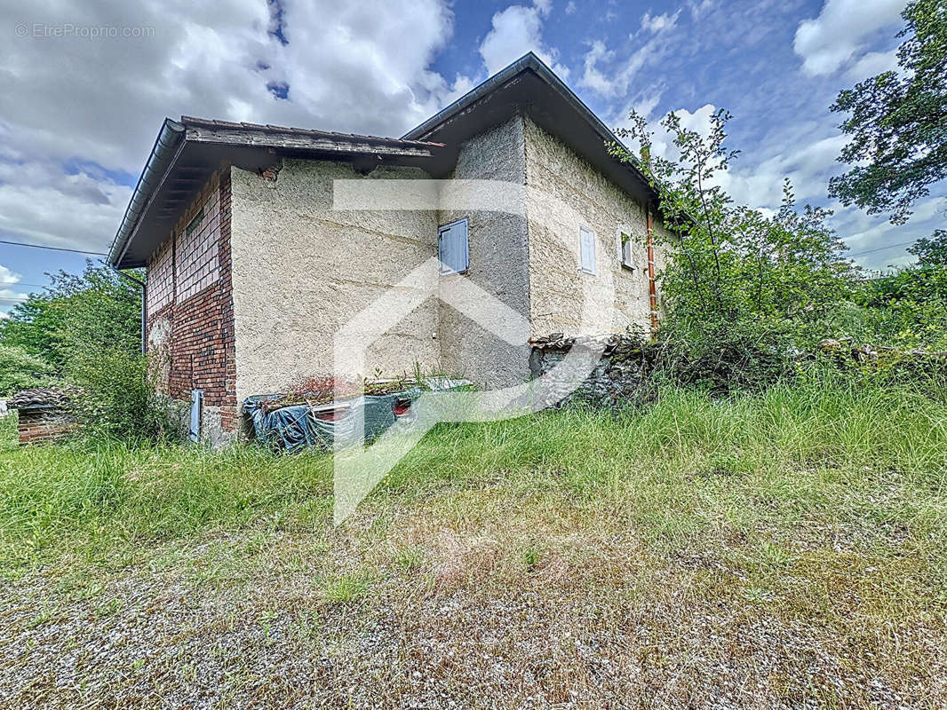 Maison à MARCILLY-LE-CHATEL