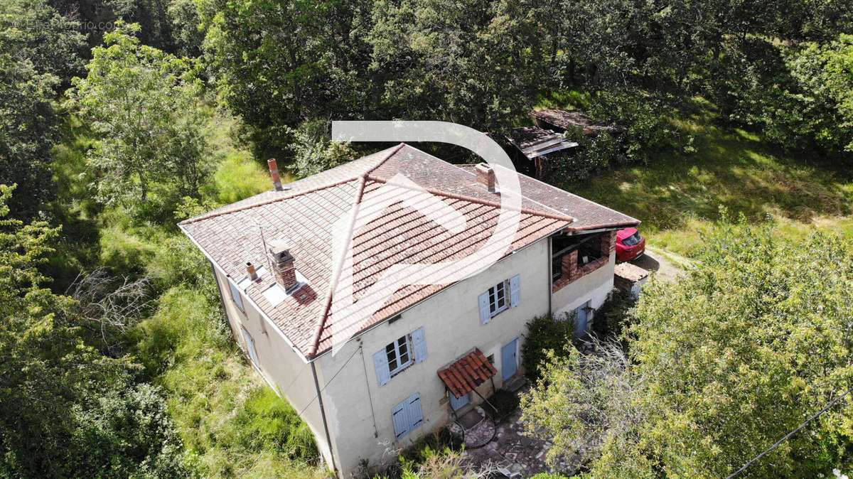 Maison à MARCILLY-LE-CHATEL