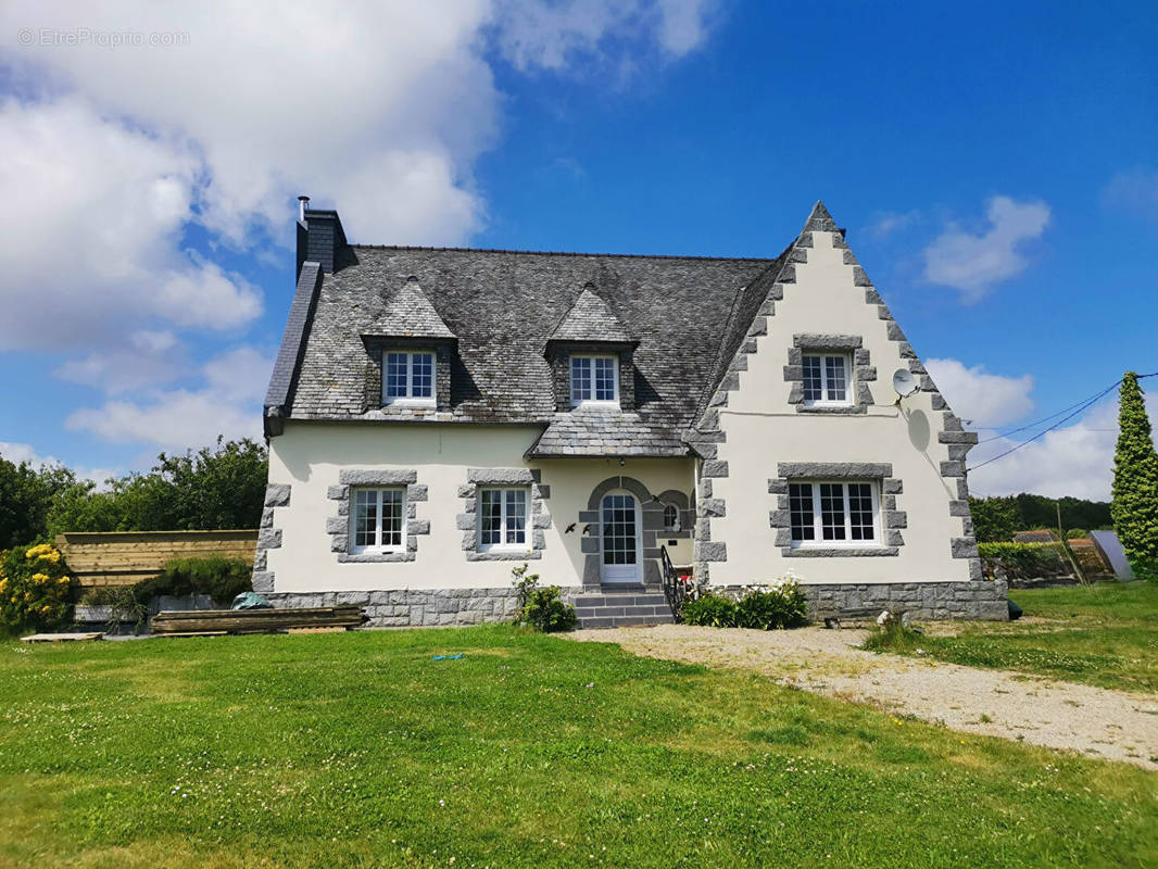 Maison à PLOUEGAT-GUERAND