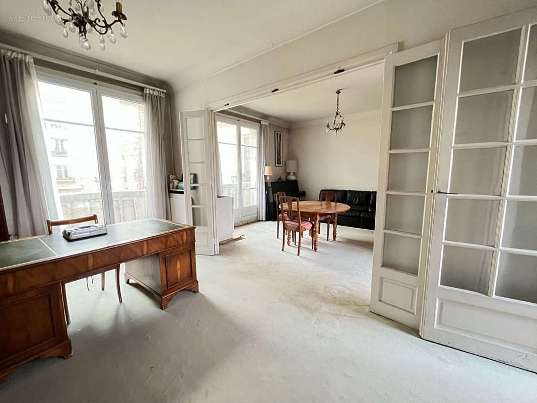 Appartement à PARIS-16E