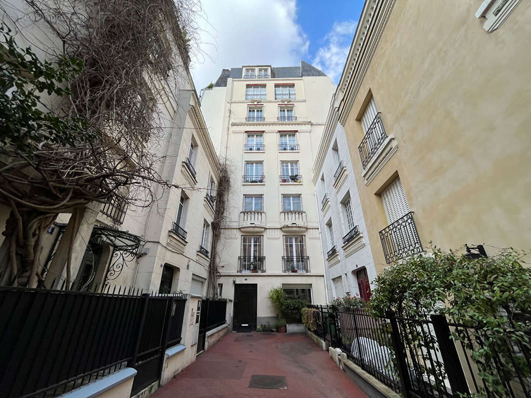 Appartement à PARIS-16E