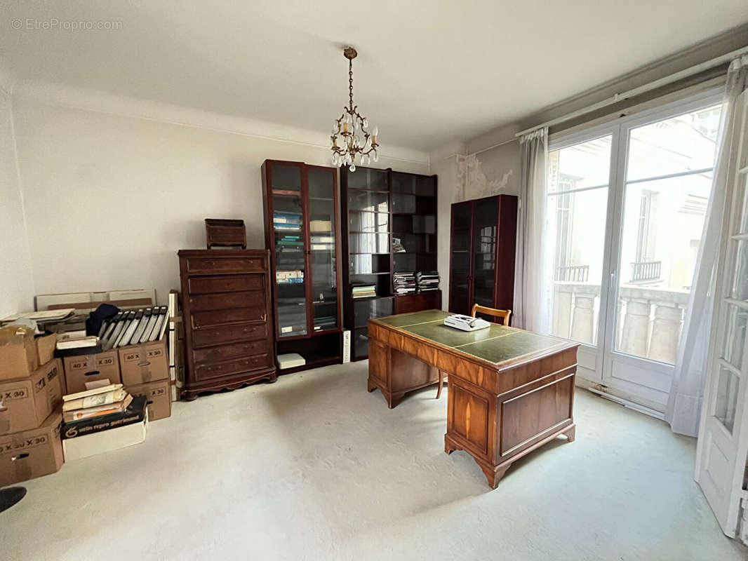 Appartement à PARIS-16E