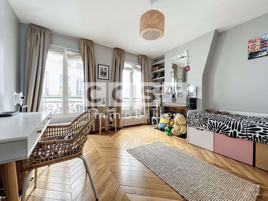 Appartement à PARIS-17E