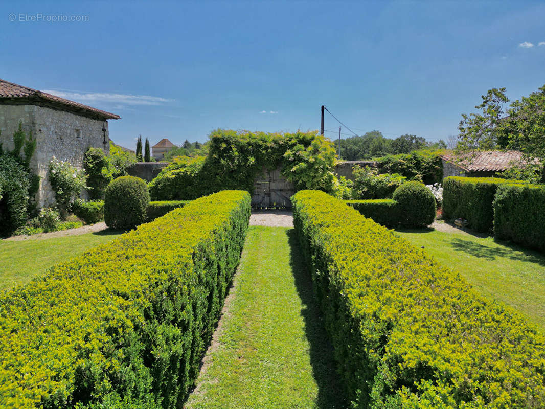 Maison à SAINT-EMILION