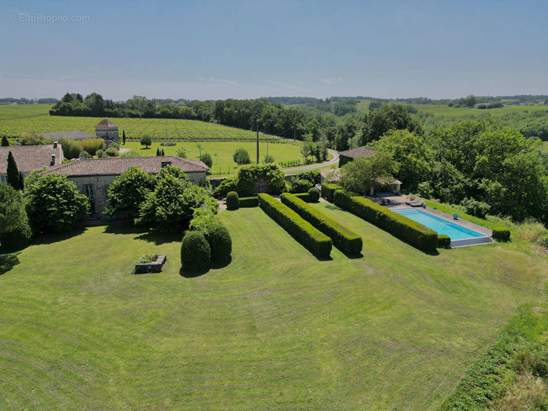 Maison à SAINT-EMILION