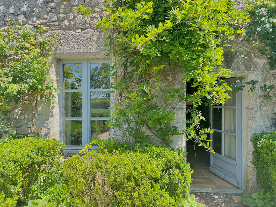 Maison à SAINT-EMILION