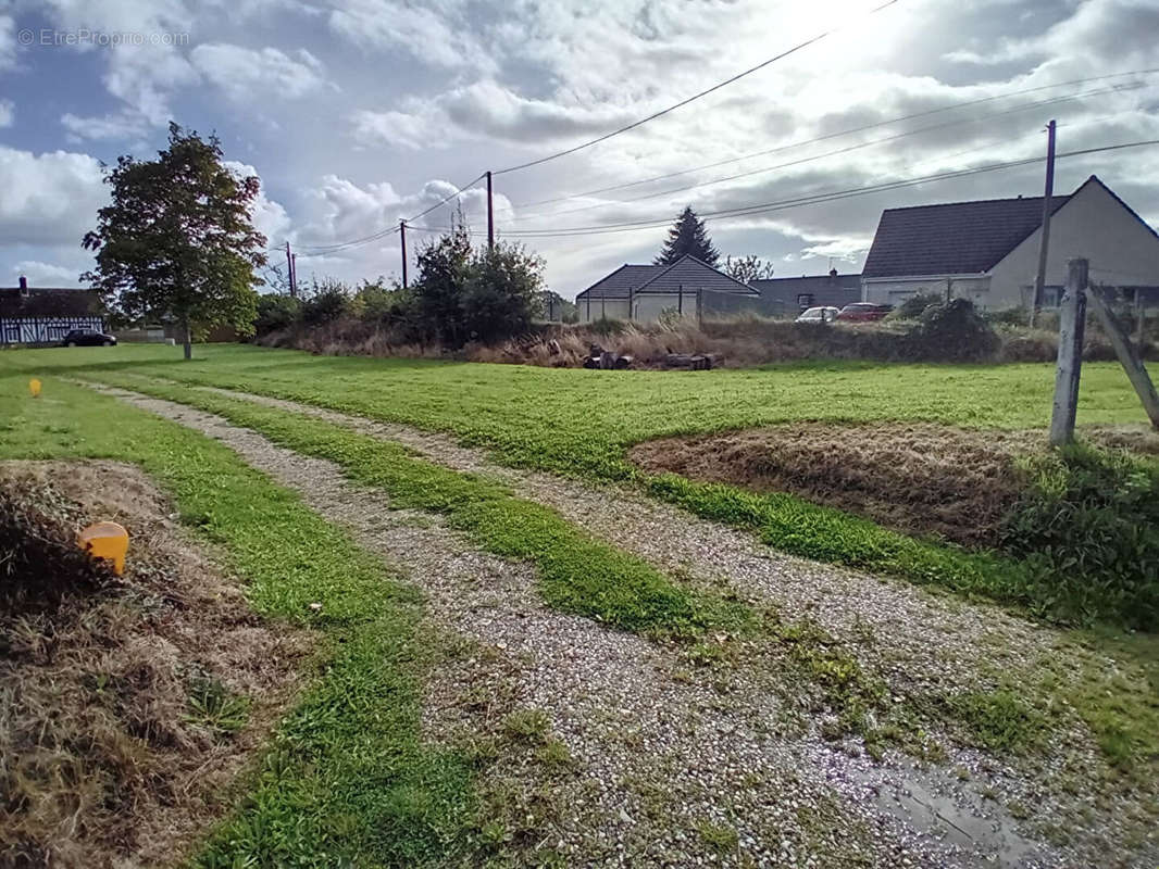 Terrain à ETAIMPUIS