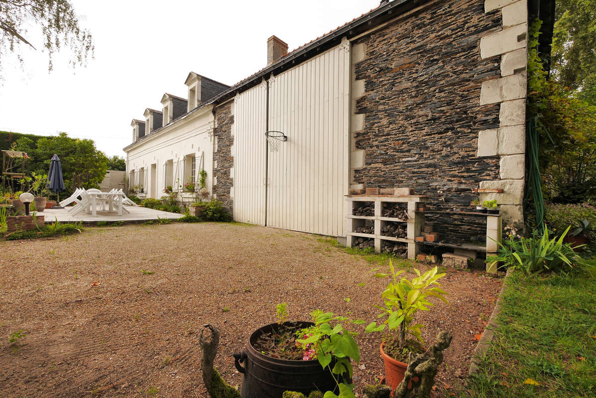 Maison à CORNE